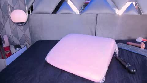 Snapshot of angeliquerouse chatting on October 2025 11:05:01 AM Angelique online show from October 2025 11:05:01 AM