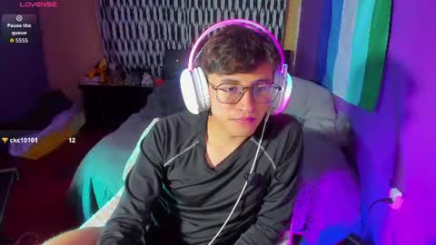 Snapshot of angelito18_twink chatting on June 2026 02:53:01 AM Angel online show from June 2026 02:53:01 AM