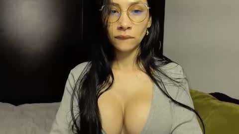  ANGELA ISABELLA  online show from November 2025 12:38:01 PM