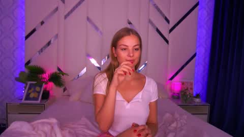 Snapshot of angelleyess chatting on October 2025 03:09:02 PM angelleyess online show from October 2025 03:09:02 PM