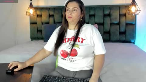 Snapshot of angelswets chatting on September 2025 03:00:02 PM ANGIE online show from September 2025 03:00:02 PM