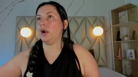 ANGIE online show from December 2025 02:00:02 PM