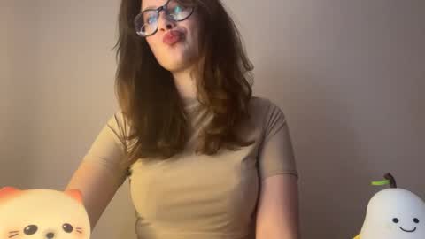 Snapshot of angelwhisper56 chatting on October 2025 12:27:01 PM Lisa online show from October 2025 12:27:01 PM