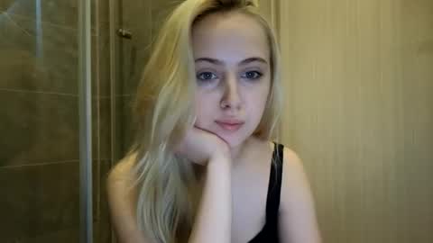 Snapshot of angelxloe chatting on June 2026 08:48:01 AM Im Chloe i do FLASH BOOBS for new fan club online show from June 2026 08:48:01 AM