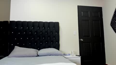 AngelynaW online show from September 2025 11:10:02 AM