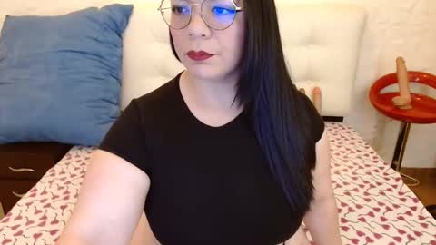 Angie online show from November 2025 06:50:02 PM