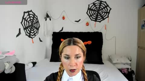 Snapshot of angie_blondie chatting on October 2025 04:08:01 PM angie online show from October 2025 04:08:01 PM