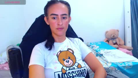 Snapshot of angie_dreamgirl chatting on April 2026 10:18:02 PM IG angie dreamgirl01 online show from April 2026 10:18:02 PM