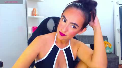 Snapshot of angie_dreamgirl chatting on May 2026 08:46:02 PM IG angie dreamgirl01 online show from May 2026 08:46:02 PM
