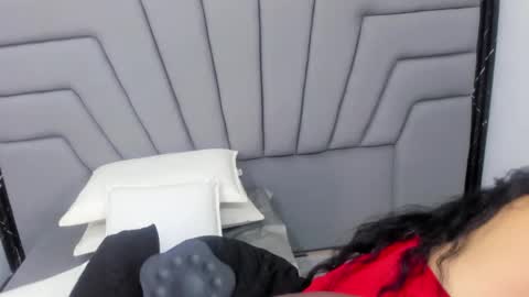 A N G I E.  online show from December 2025 07:42:02 PM