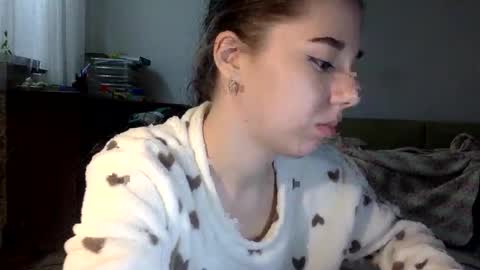 Snapshot of angle_cute05 chatting on April 2026 02:51:02 AM Angel Cute online show from April 2026 02:51:02 AM