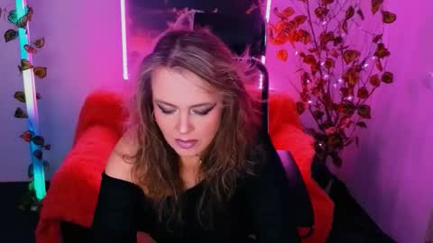 Aniela online show from October 2025 08:23:01 AM