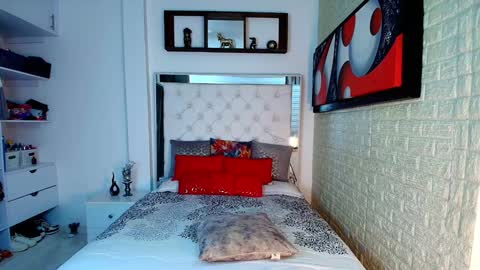 Snapshot of anielli69 chatting on October 2025 12:13:01 AM laura online show from October 2025 12:13:01 AM