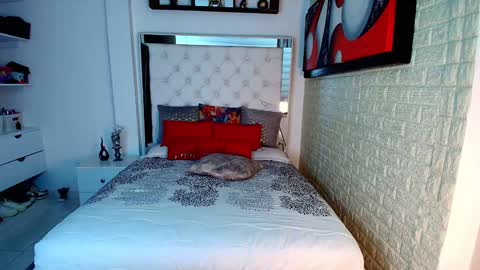 Snapshot of anielli69 chatting on October 2025 04:08:02 PM laura online show from October 2025 04:08:02 PM