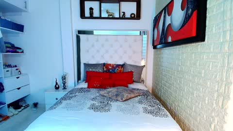 Snapshot of anielli69 chatting on November 2025 07:26:01 PM laura online show from November 2025 07:26:01 PM