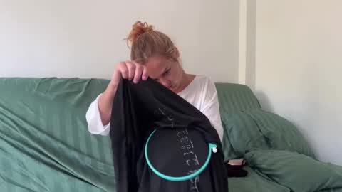 anita__hills online show from December 2024 05:00:02 AM