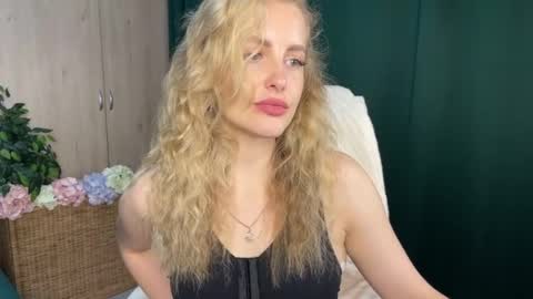 Anita online show from May 2026 01:00:01 AM