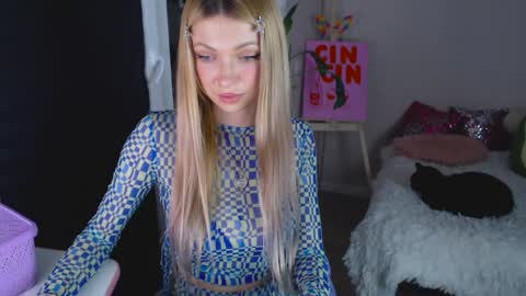 anita_moon_ online show from April 2026 06:13:02 PM