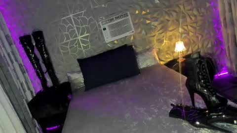 Snapshot of anitacruisze chatting on January 2025 10:44:02 PM Miss Ann online show from January 2025 10:44:02 PM