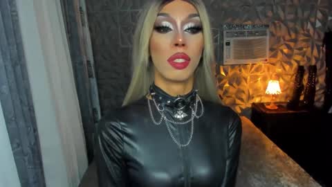 Snapshot of anitacruisze chatting on February 2025 09:31:01 PM Miss Ann online show from February 2025 09:31:01 PM