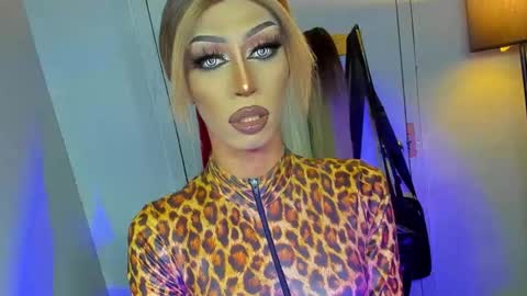 Snapshot of anitacruisze chatting on September 2025 05:58:01 PM Miss Ann online show from September 2025 05:58:01 PM