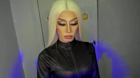 Snapshot of anitacruisze chatting on September 2025 02:01:01 AM Miss Ann online show from September 2025 02:01:01 AM