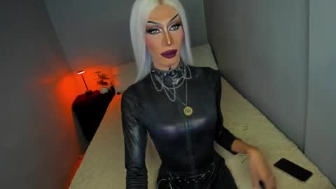 Snapshot of anitacruisze chatting on September 2025 10:03:02 PM Miss Ann online show from September 2025 10:03:02 PM