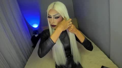 Snapshot of anitacruisze chatting on October 2025 01:01:02 AM Miss Ann online show from October 2025 01:01:02 AM