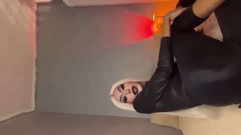 Snapshot of anitacruisze chatting on October 2025 10:52:02 PM Miss Ann online show from October 2025 10:52:02 PM