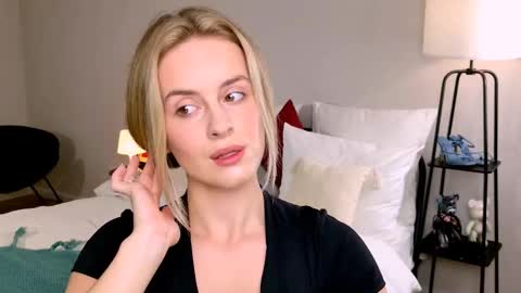 Anita online show from September 2025 06:03:01 AM