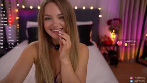 Snapshot of anitaraj_ chatting on September 2025 08:44:01 PM Im Anita thumb up me please its important online show from September 2025 08:44:01 PM