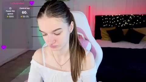 ann_woood online show from July 2026 02:43:01 PM