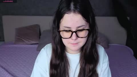 Mia online show from October 2025 02:31:02 AM