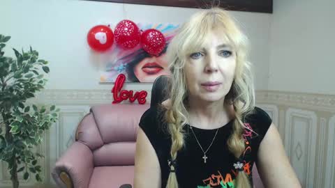 Anna Ditrih online show from February 2025 01:16:02 PM