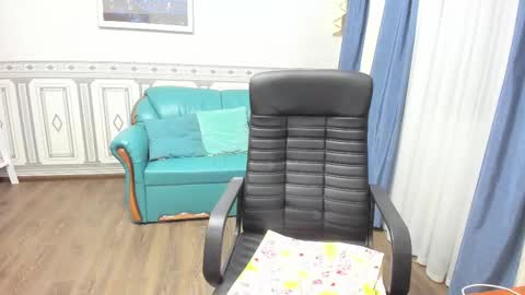 Anna Ditrih online show from March 2025 03:51:01 PM