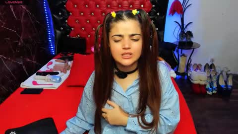 Ana   online show from September 2025 10:26:02 PM