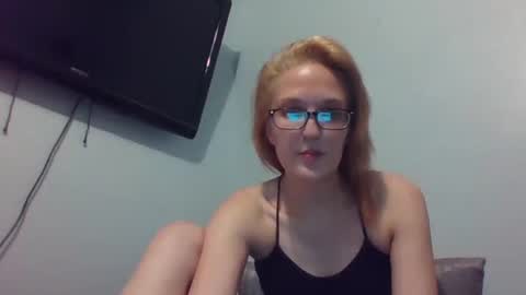 Snapshot of annabelle7777 chatting on May 2026 04:42:01 AM Anna online show from May 2026 04:42:01 AM