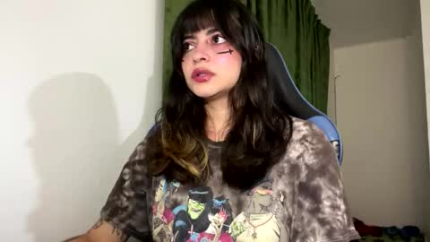 Anna online show from December 2025 01:33:02 AM