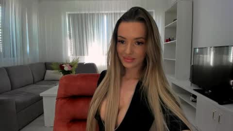 annaise  online show from April 2026 08:14:01 AM