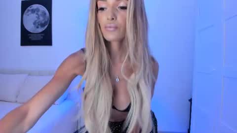Snapshot of annaise_ chatting on July 2026 08:10:02 AM annaise online show from July 2026 08:10:02 AM