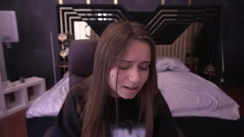 Anna online show from October 2025 08:20:02 PM