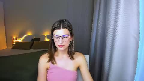 Snapshot of annathorne chatting on June 2026 04:44:01 AM Im Anna online show from June 2026 04:44:01 AM