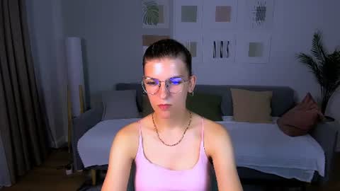 Snapshot of annathorne chatting on June 2026 04:20:01 AM Im Anna online show from June 2026 04:20:01 AM