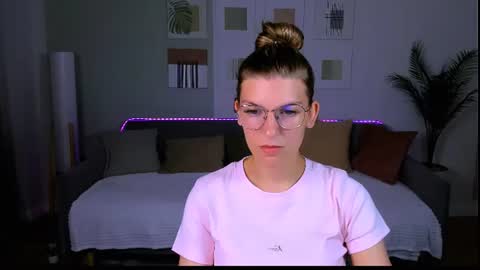 Snapshot of annathorne chatting on June 2026 04:33:01 AM Im Anna online show from June 2026 04:33:01 AM