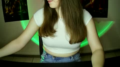 Snapshot of annbelll chatting on September 2025 12:07:01 PM Bella online show from September 2025 12:07:01 PM