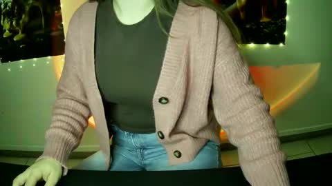 Snapshot of annbelll chatting on September 2025 10:07:01 AM Bella online show from September 2025 10:07:01 AM