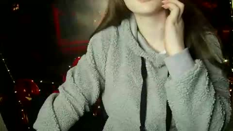 Snapshot of annbelll chatting on October 2025 12:05:01 PM Bella online show from October 2025 12:05:01 PM