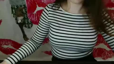 Snapshot of annbelll chatting on November 2025 06:09:02 PM Bella online show from November 2025 06:09:02 PM