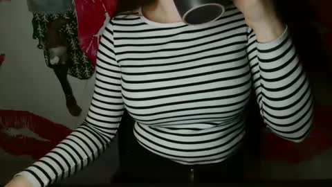 Snapshot of annbelll chatting on November 2025 06:19:01 PM Bella online show from November 2025 06:19:01 PM