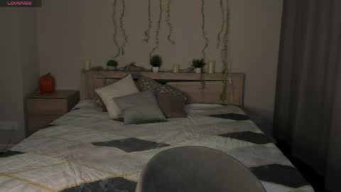 Joyce Howard online show from April 2026 01:04:01 AM